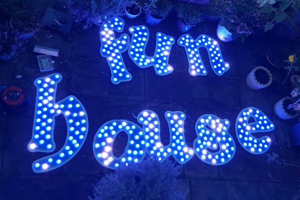 jdb电子照明的娱光灯用在英国游乐装备展示