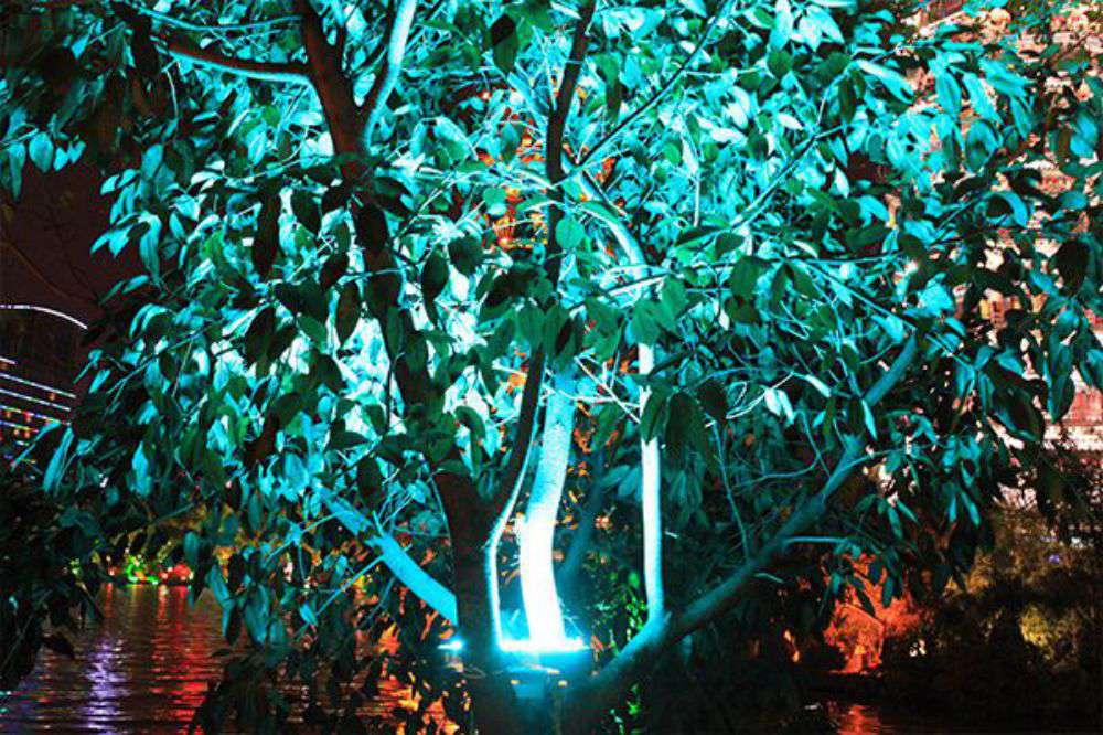 jdb电子照明的RGB投光灯用在海内景观亮化项目